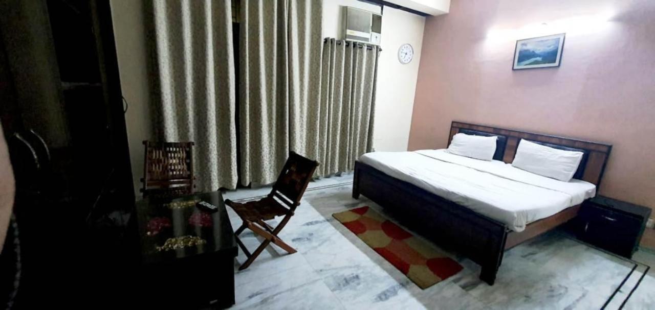 Hotel Inn Noida Zewnętrze zdjęcie